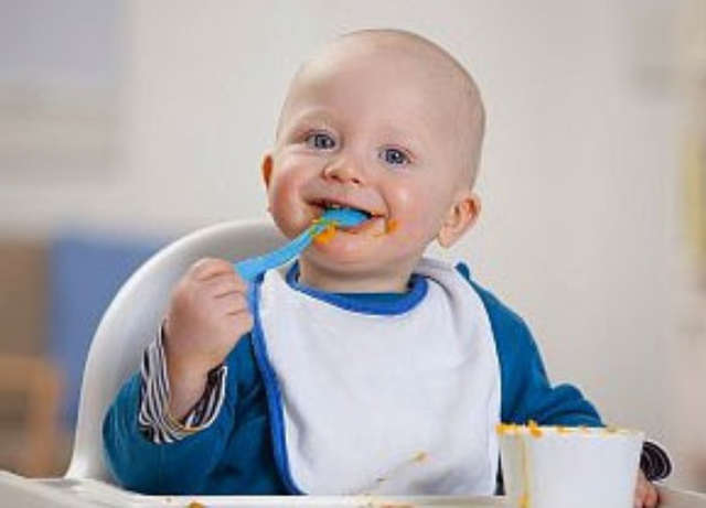 Как приучить ребёнка кушать самостоятельно